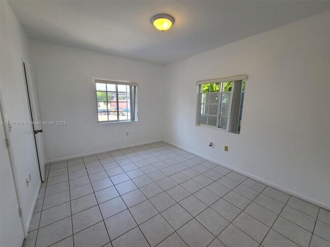 Foto del edificio - 2/2 FABULOUS CONDO. WALK TO DOWNTOWN HOLLY...
