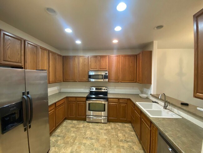 Foto del edificio - 2 Story Townhome GORGEOUS and ready!!!!!