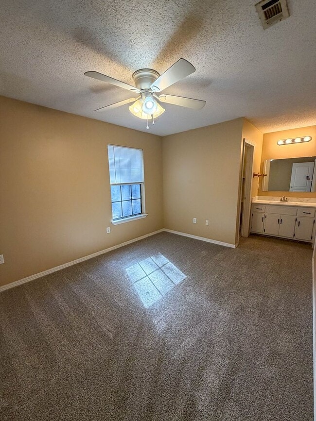 Building Photo - 115 Springwood Cir