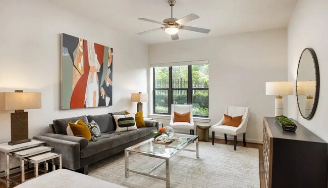 Foto del edificio - Elegant 2/2 Apt – Modern Living at Its Best!