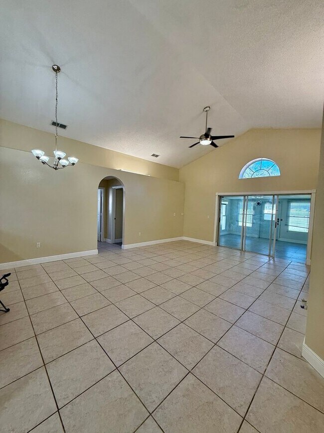Building Photo - ?North Lakeland Gem – Private Single-Famil...