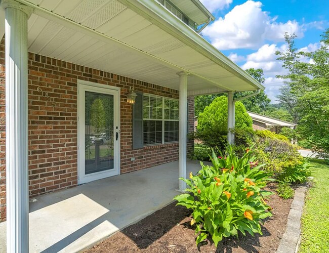 Foto del edificio - 3 Bedroom Home in North Knoxville | Fenced Yard | 1-Car Garage | Available Now