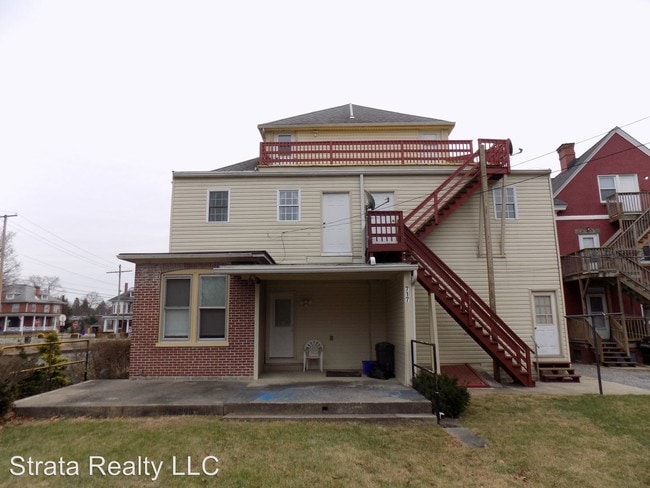 Building Photo - 715 Oak Hill Ave