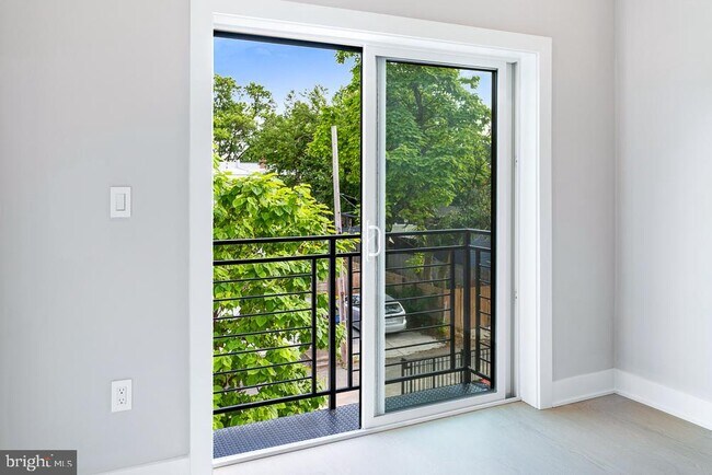Foto del edificio - 406 Kennedy St NE