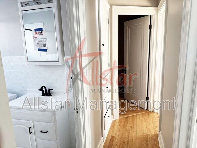 Foto del edificio - 3464 Granton Ave