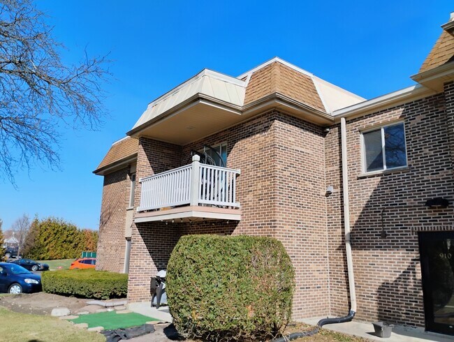 Building Photo - 910 W Alleghany Dr