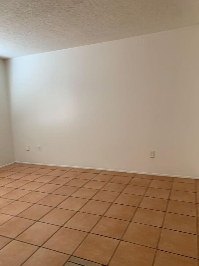 Building Photo - MI3616