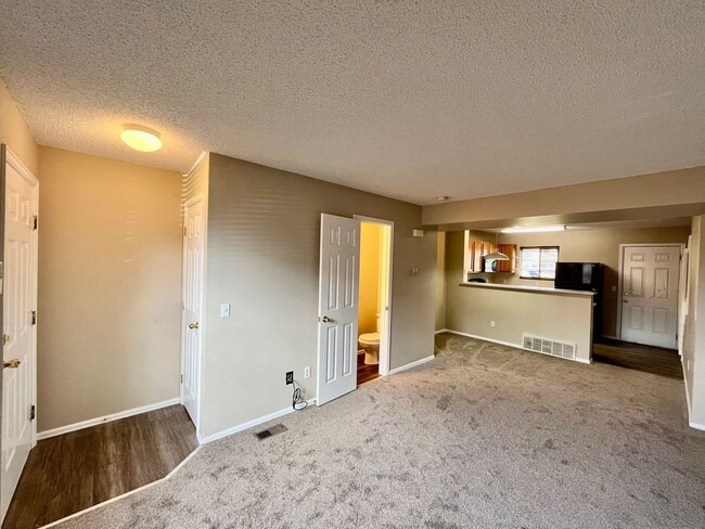Building Photo - Charming 3 Bedroom Townhome w/ Basement