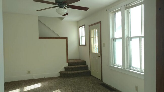 Entrada frontal - 314 E Hickory St
