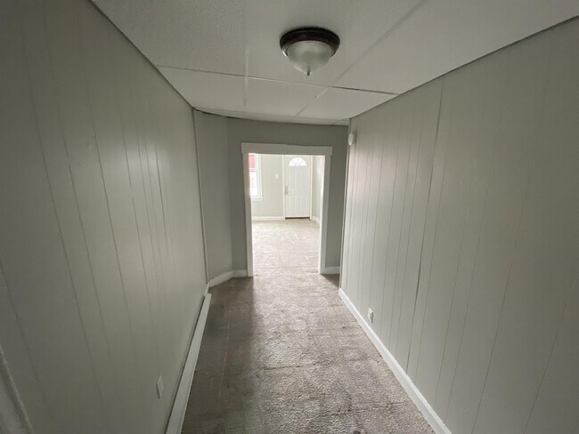 Building Photo - 127 Arch St