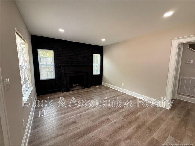 Foto del edificio - 122 Kensington Cir