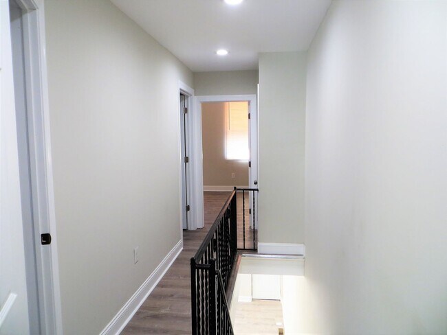 Building Photo - SPACIOUS 3bd/1.5ba Home in Point Breeze Av...
