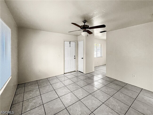 Foto del edificio - 2239 Iris Way