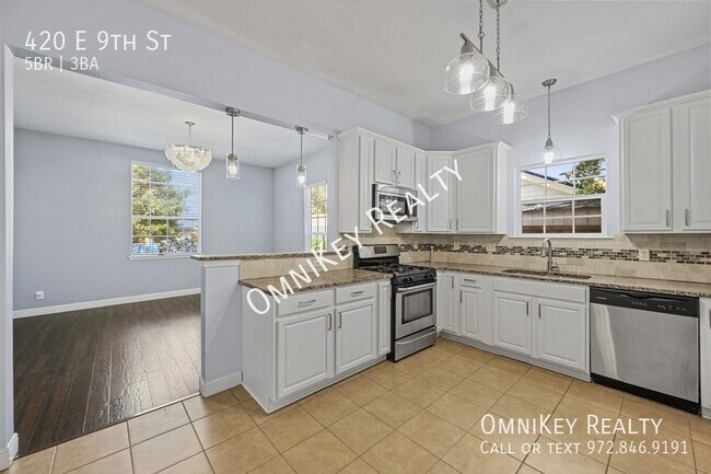 Foto del edificio - 420 E 9th St