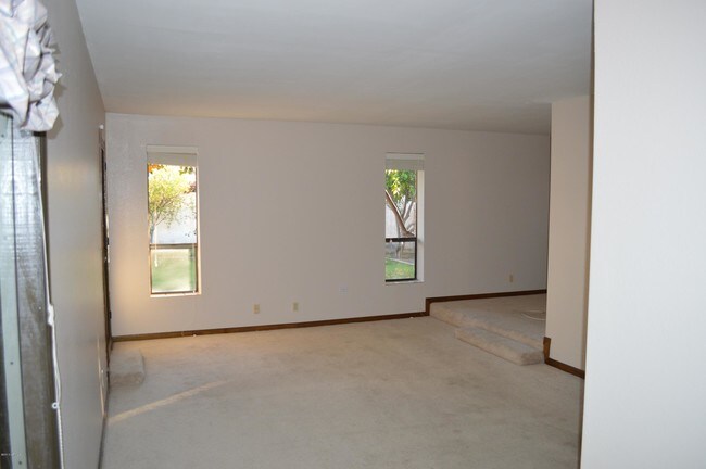 Building Photo - 801 E Waltann Ln