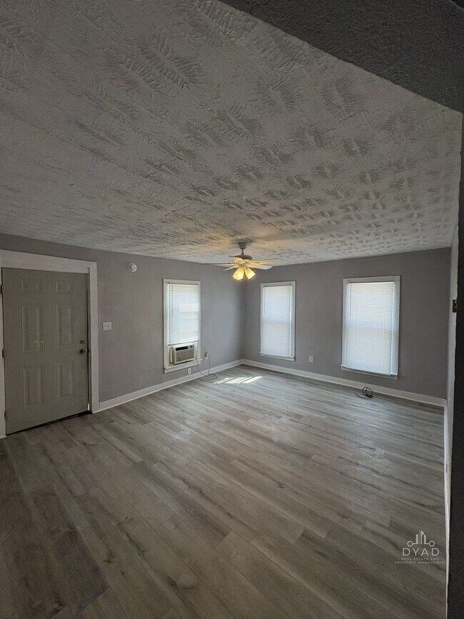 Foto del edificio - 909 Lane Ave