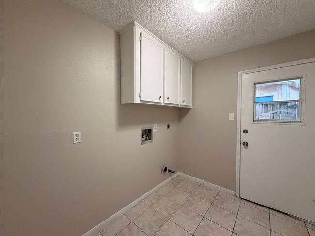 Building Photo - 13015 Shady Knoll Ln