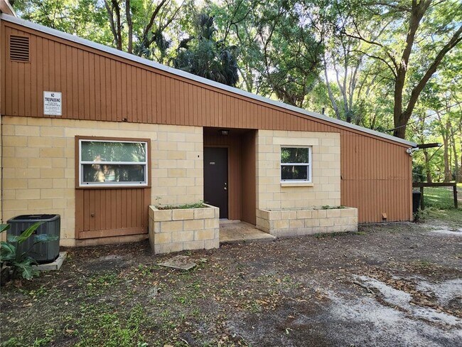 Building Photo - 208 NE 7th Pl