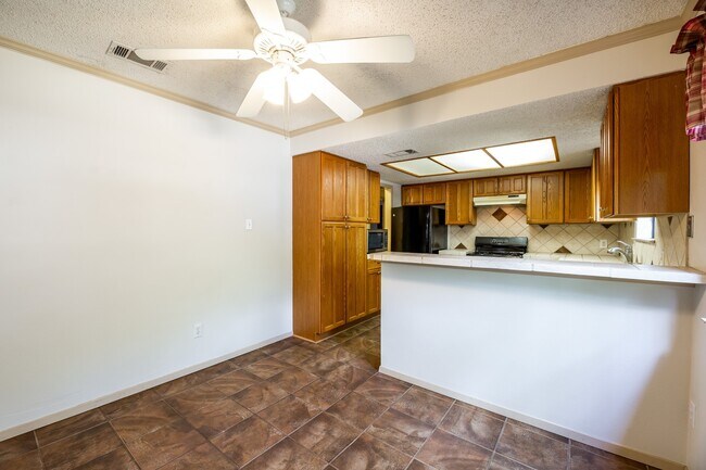Building Photo - Charming Cottage in North Park Estate - Prime Location!