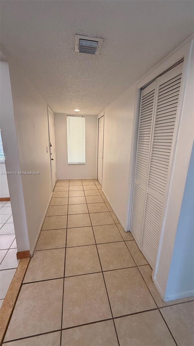Foto del edificio - 231 Lakeview Dr