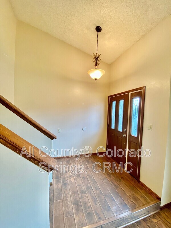 Building Photo - 825 Quail Lake Circle