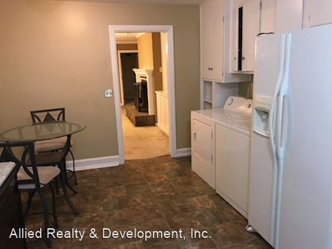 Building Photo - 3 br, 2.5 bath House - 2 Lakeshore Drive