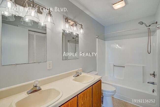 Foto del edificio - 1600 W Club Blvd