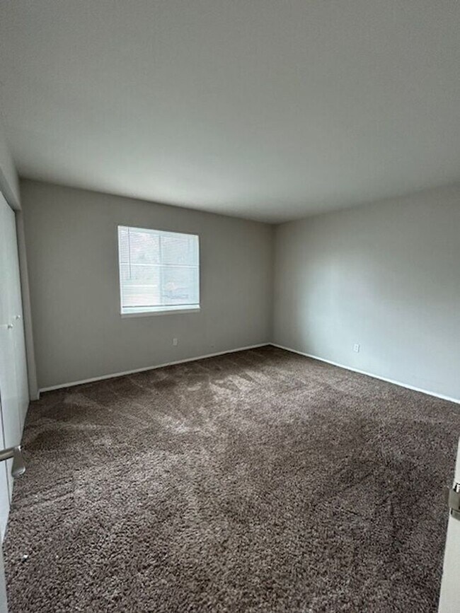 1043 Scarborough Ct Unit K5, Chesterton, IN 46304 Room for Rent in