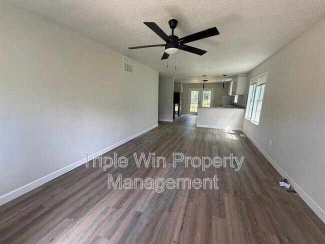Foto del edificio - 9937 Carlyle Ave