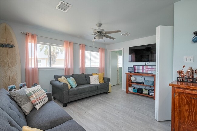 Building Photo - 510 Oyster St