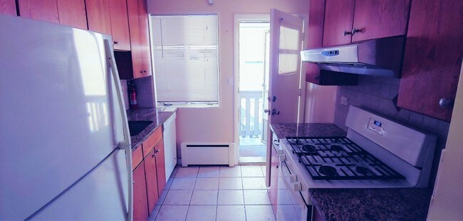 Building Photo - Gorgeous West Ridge 2 Bedroom