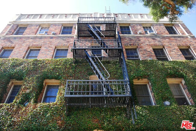 Foto del edificio - 611 Cloverdale Ave