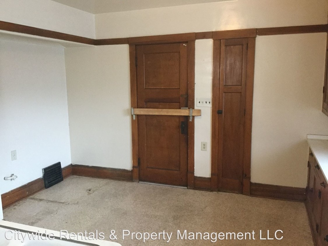Primary Photo - 2924 N 56th St