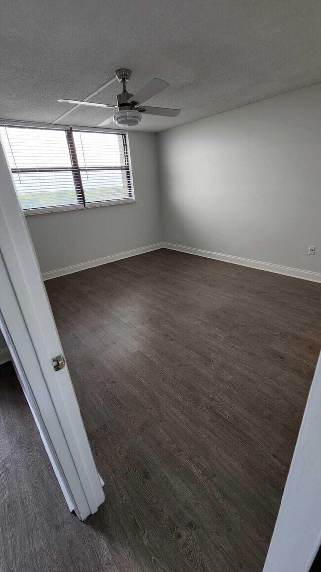 Building Photo - 1266 S Military Trail
