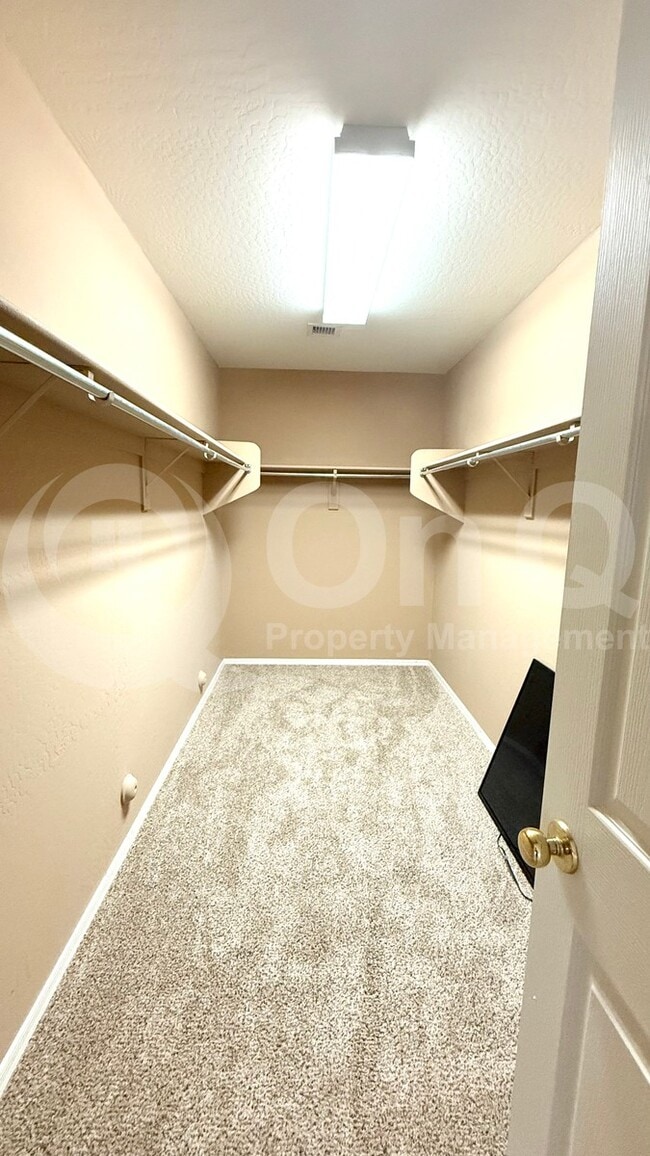 Foto del edificio - 6345 W Harwell Rd