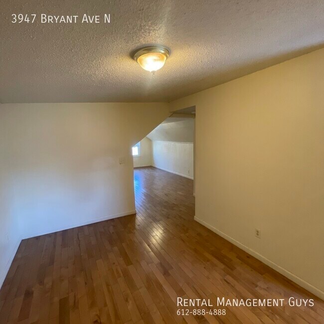 Building Photo - 3947 N Bryant Ave
