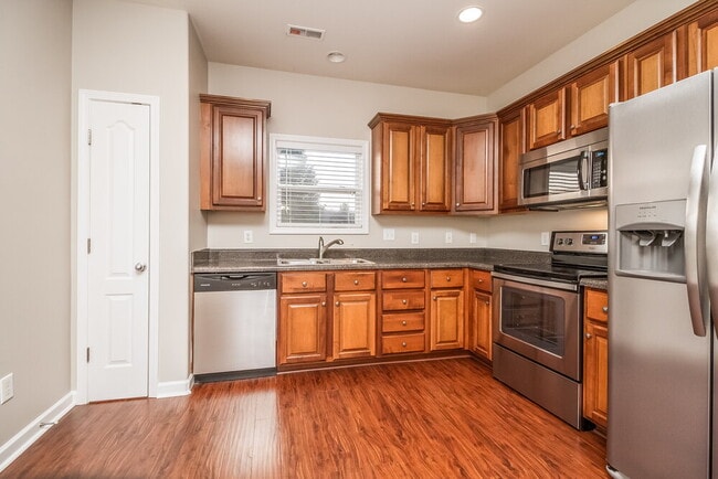 Building Photo - 5005 Pelican Ct
