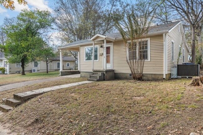 Building Photo - Gorgeous 3bed/2ba minutes from UNA