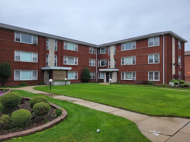 Building Photo - 7948 S Pulaski Rd