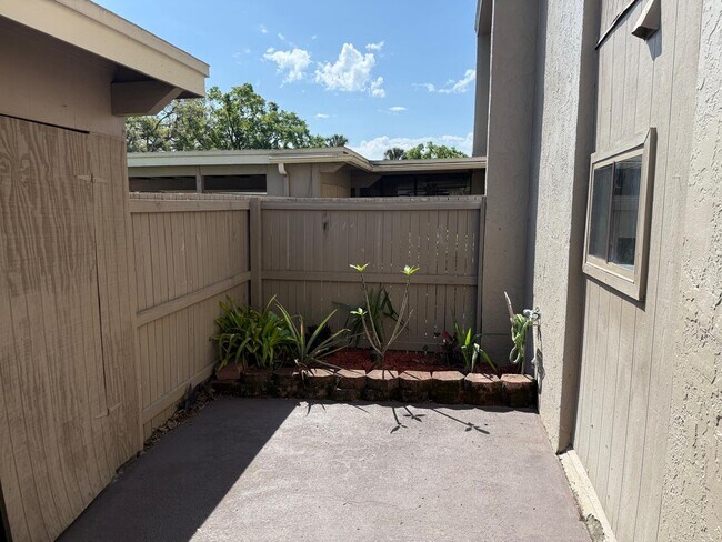 Foto del edificio - 8622 Cattail Dr