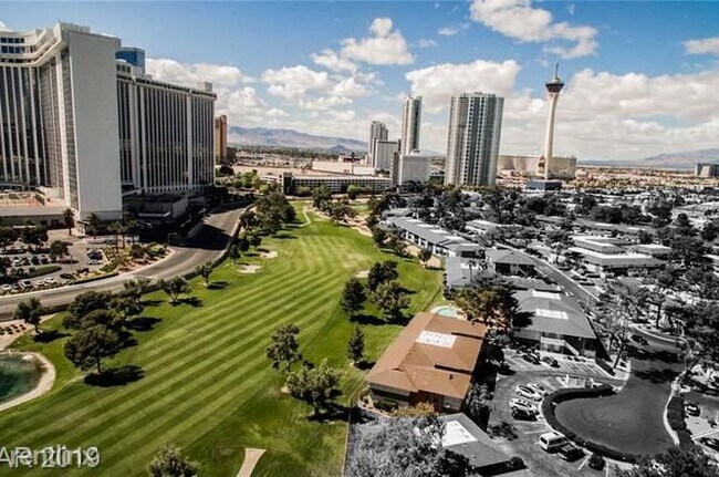 Foto del edificio - 1 br, 1 bath  - 2879 Geary Pl Unit 2813
