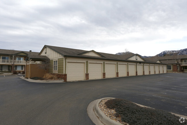 Building Photo - Pinon Glen