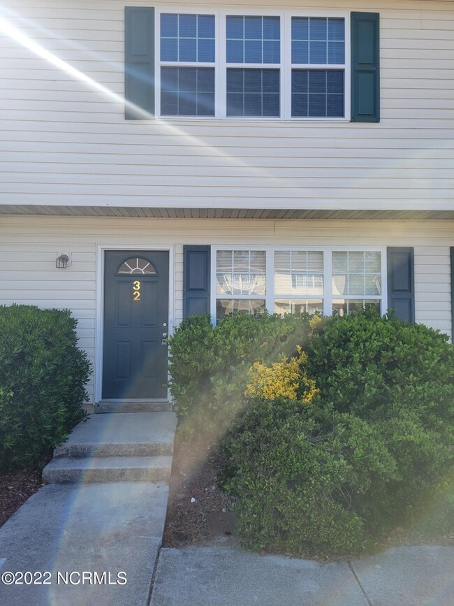 Building Photo - 32 Pirates Cove Dr