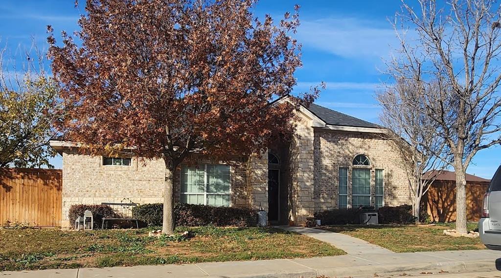 Foto principal - 2801 Dustin Dr