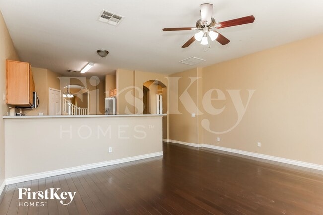 Building Photo - 14865 W Bloomfield Rd