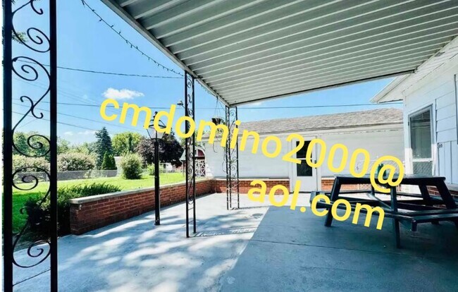 Foto del edificio - 3499 Maple Ave