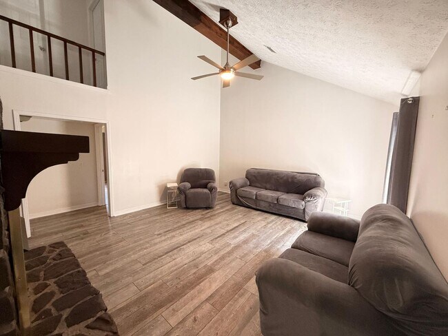 Foto del edificio - Spacious 4BR Home in Desirable North Columbus