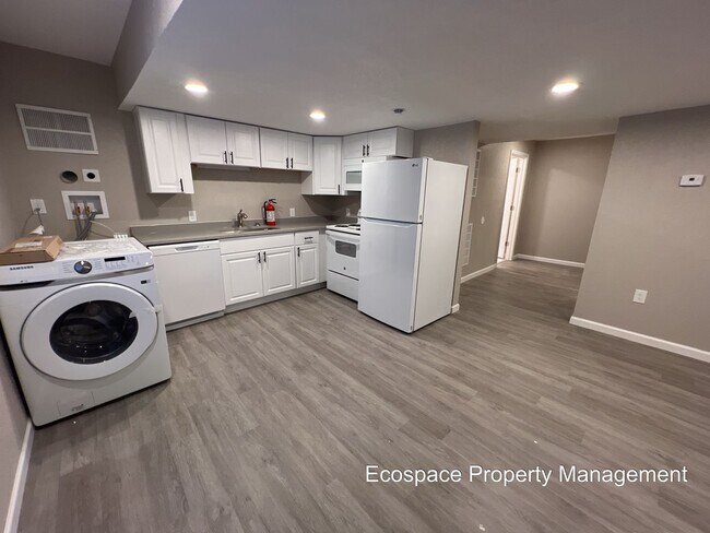 Building Photo - 3 Bed 1 Bath in Denver's Elyria Swansea Ne...