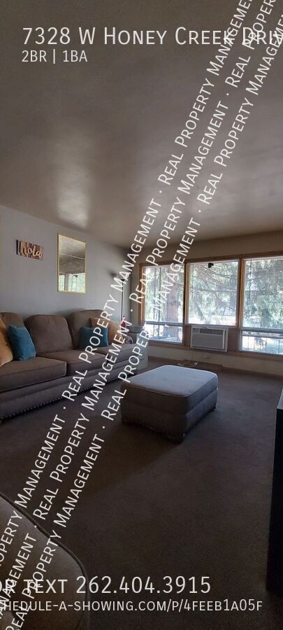 Building Photo - Spacious 2 Bedroom Lower Apartment