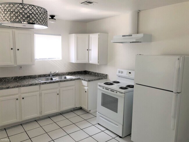 Foto del edificio - 2 br, 1 bath House - 1329 Oahu St